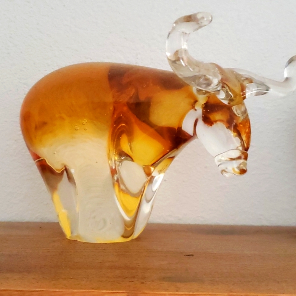 SAKS 5th Ave CRYSTAL BULL Figurine . Must see